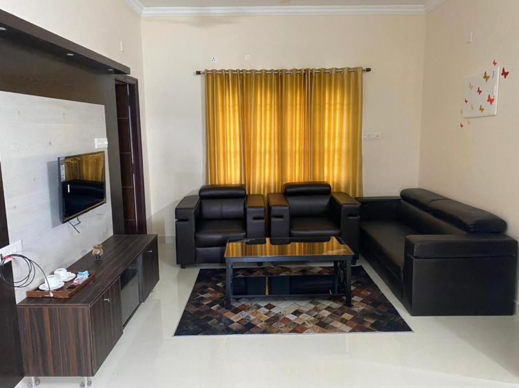 OM SRINIVASA - TRULY HOMESTAY — Hotel in Tirupati