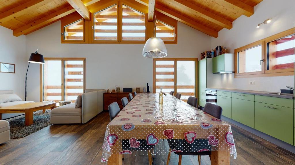 Modern chalet surrounded by nature in Vercorin - 5