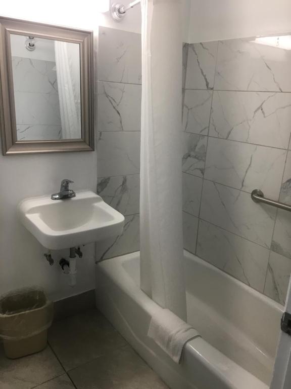 A1A Travel Inn photo