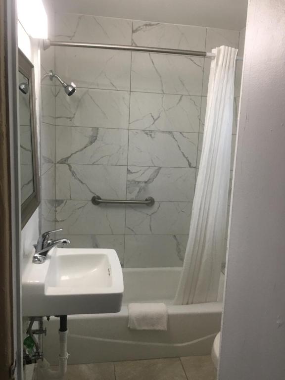 A1A Travel Inn photo