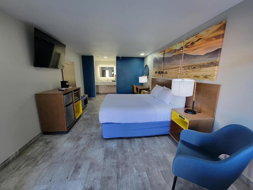 Days Inn by Wyndham Ruidoso Downs photo