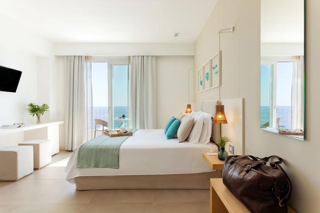 Albatros Beach Hotel — Pokoje in Letojanni, Sycylia