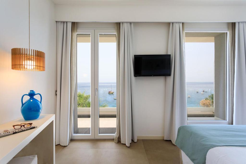Albatros Beach Hotel — Pokoje in Letojanni, Sycylia