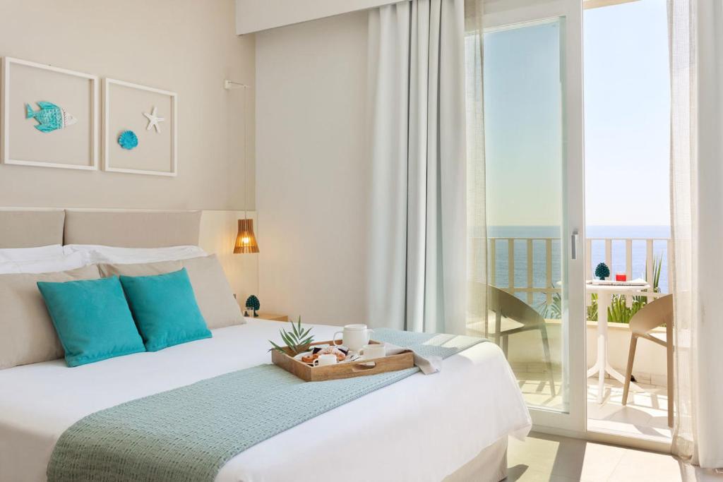 Albatros Beach Hotel — Pokoje in Letojanni, Sycylia