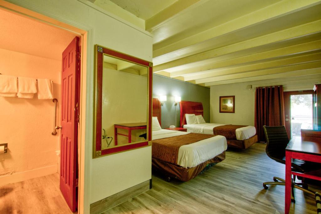 Knights Inn Clearwater Photo 6