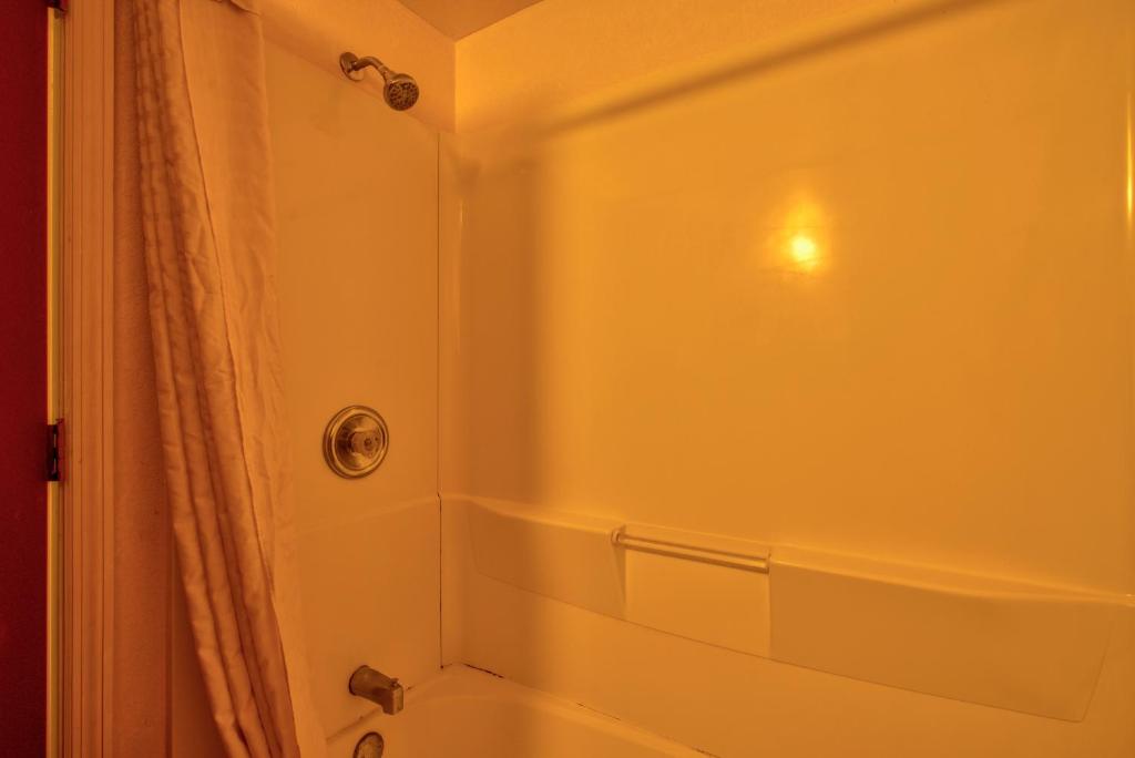 Knights Inn Clearwater Photo 10