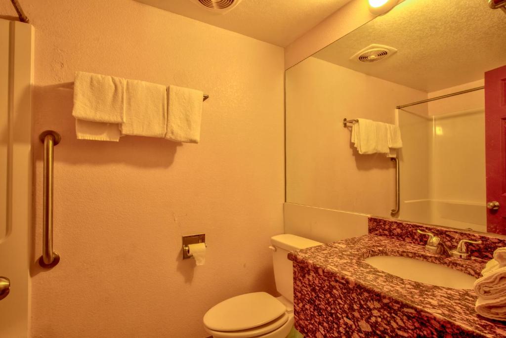 Knights Inn Clearwater Photo 11