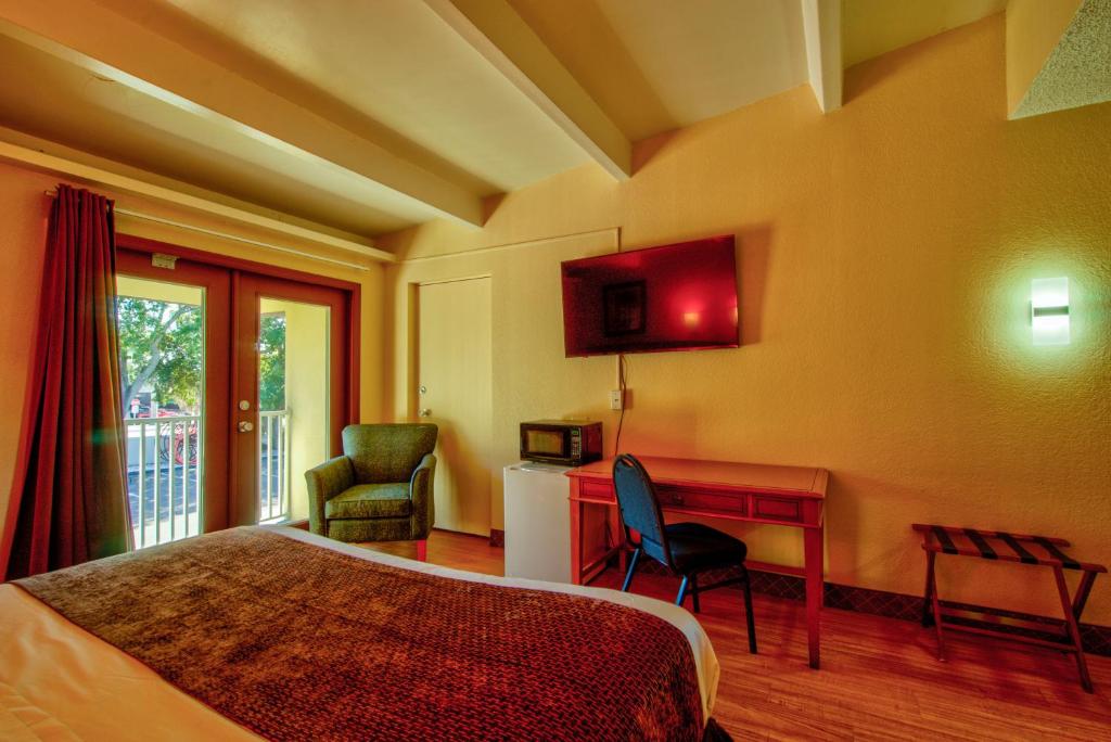 Knights Inn Clearwater Photo 27