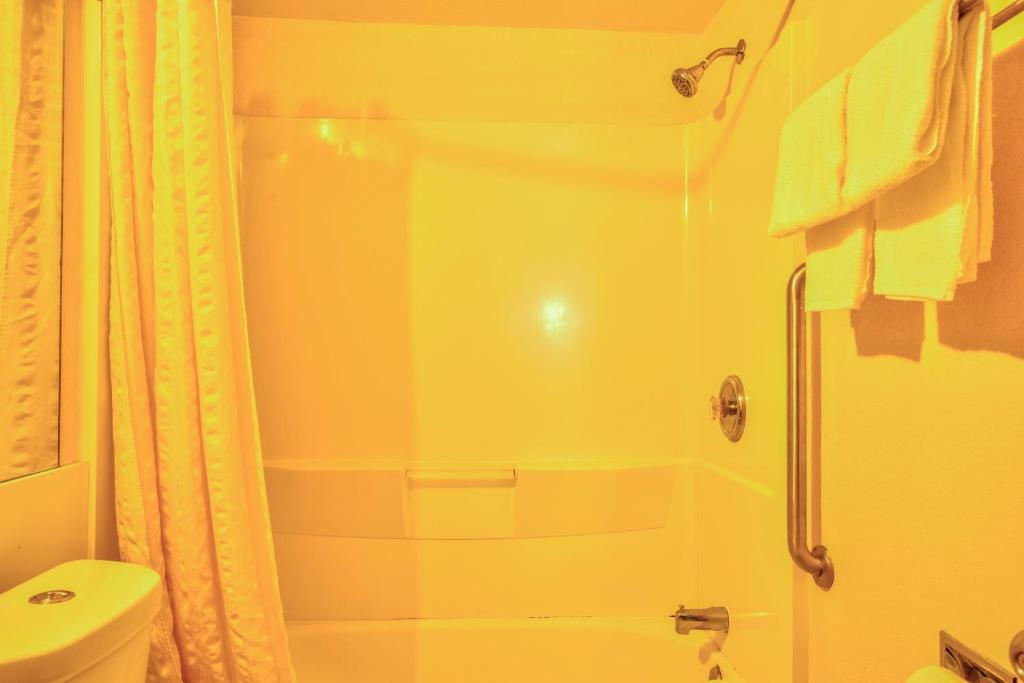 Knights Inn Clearwater Photo 35