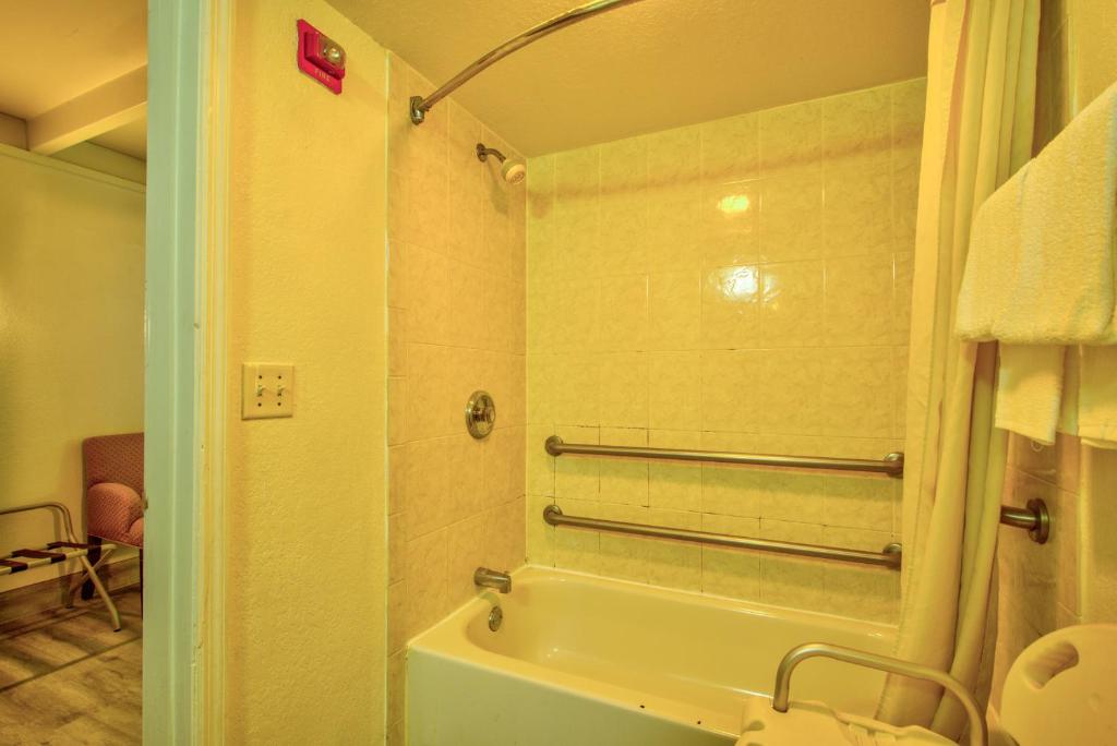 Knights Inn Clearwater Photo 37