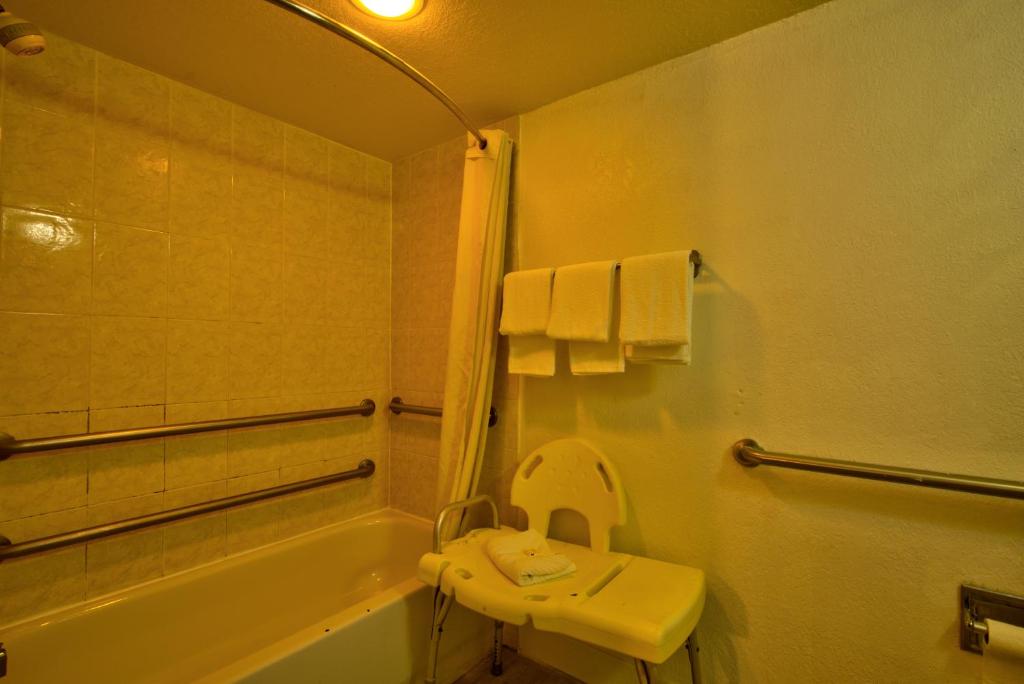 Knights Inn Clearwater Photo 40