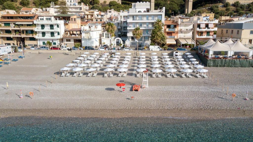 Albatros Beach Hotel — Plaża in Letojanni, Sycylia