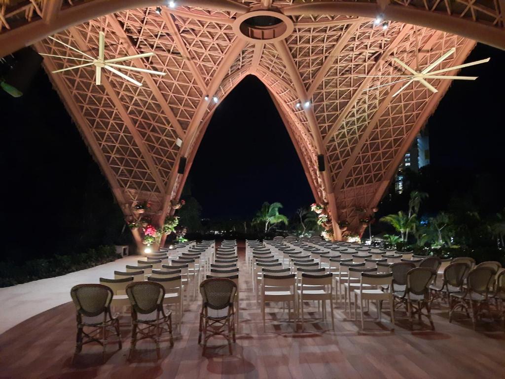 Banquet hall