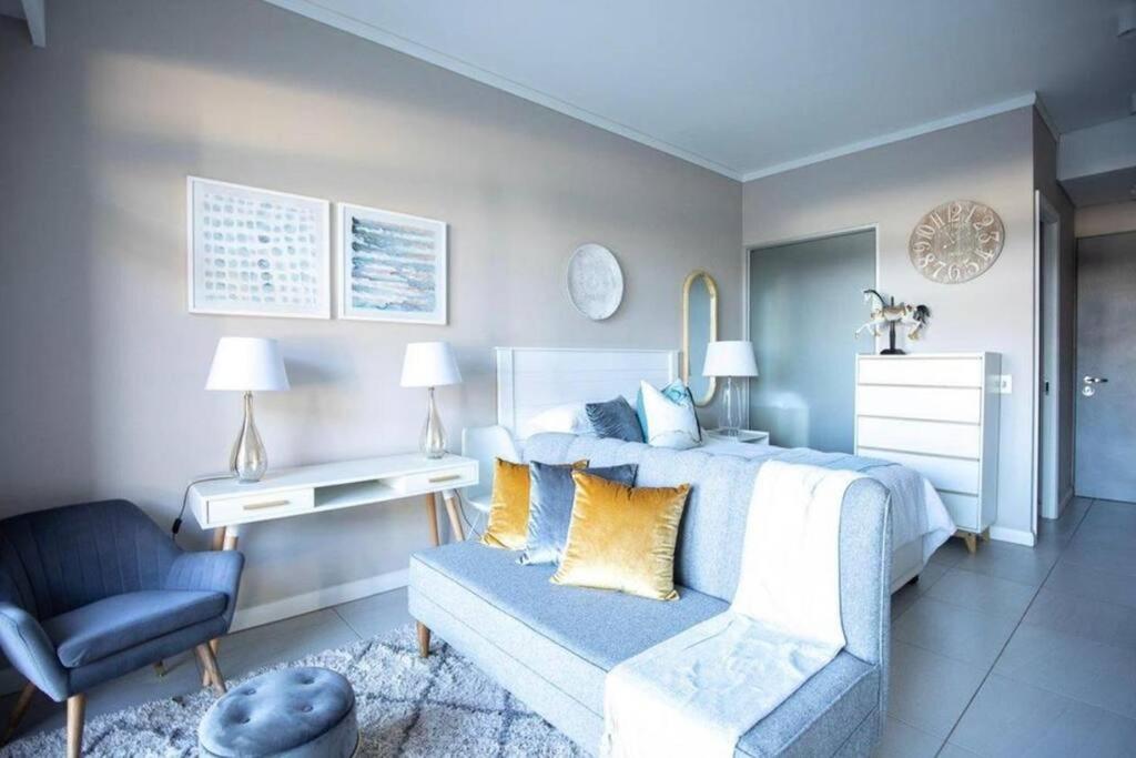 Lovely Studio Apartment ,6 Menlyn Maine Residences ground floor, kids friendly photo
