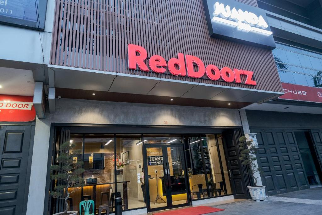 RedDoorz Plus @ Jalan Juanda Medan