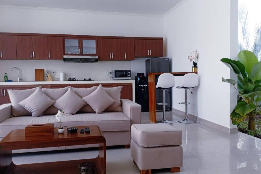 Villa Akmali Seminyak Basangkasa- 2 Bedrooms