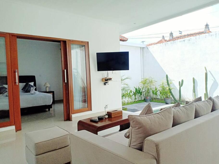 Villa Akmali Seminyak Basangkasa- 2 Bedrooms