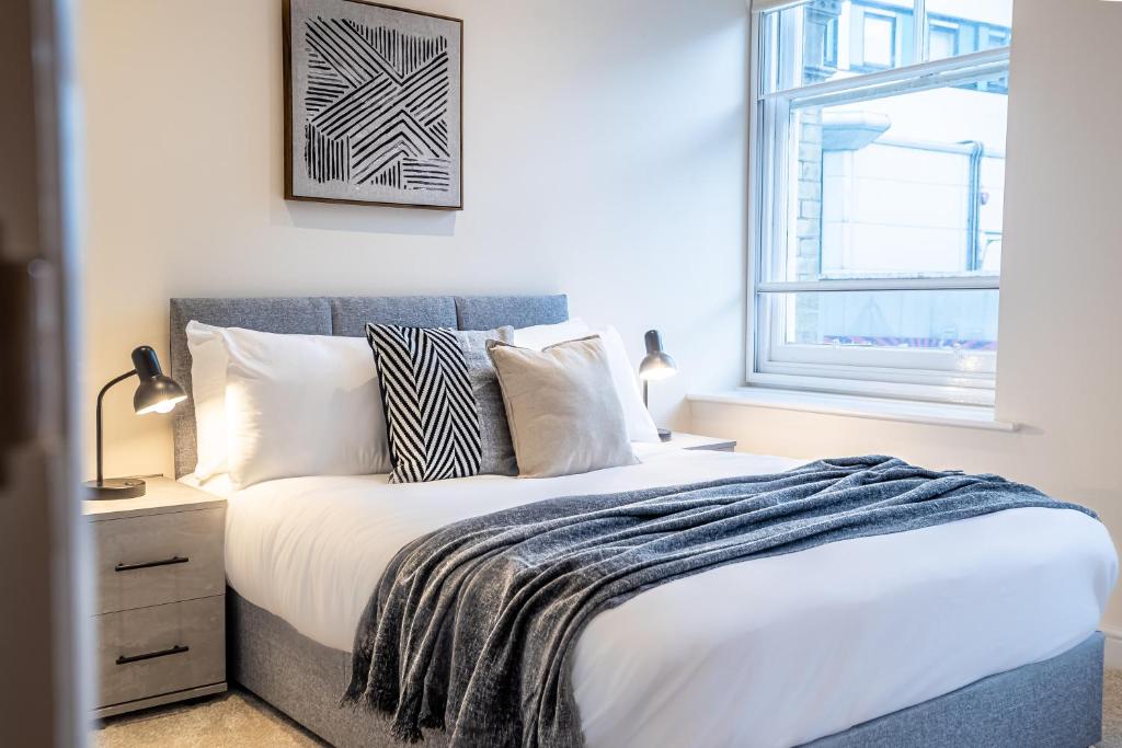 Modern Apartments Ipswich near Christchurch Park & Ipswich Waterfront - City View by Sojo Stay photo