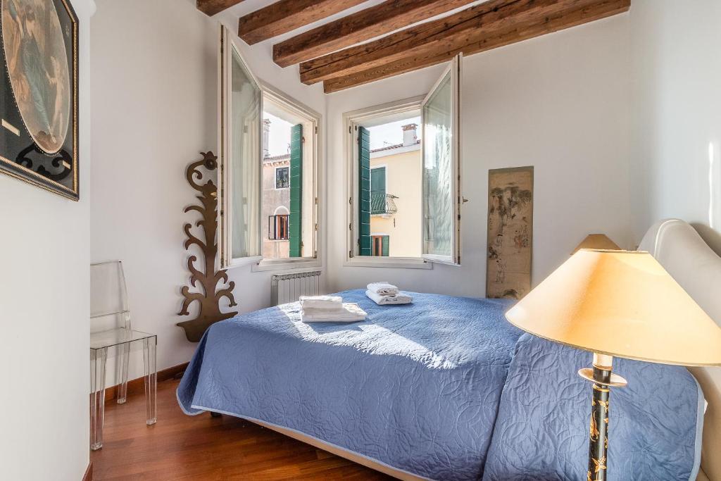 7 WINDOWS ON VENICE by LionHost - 3