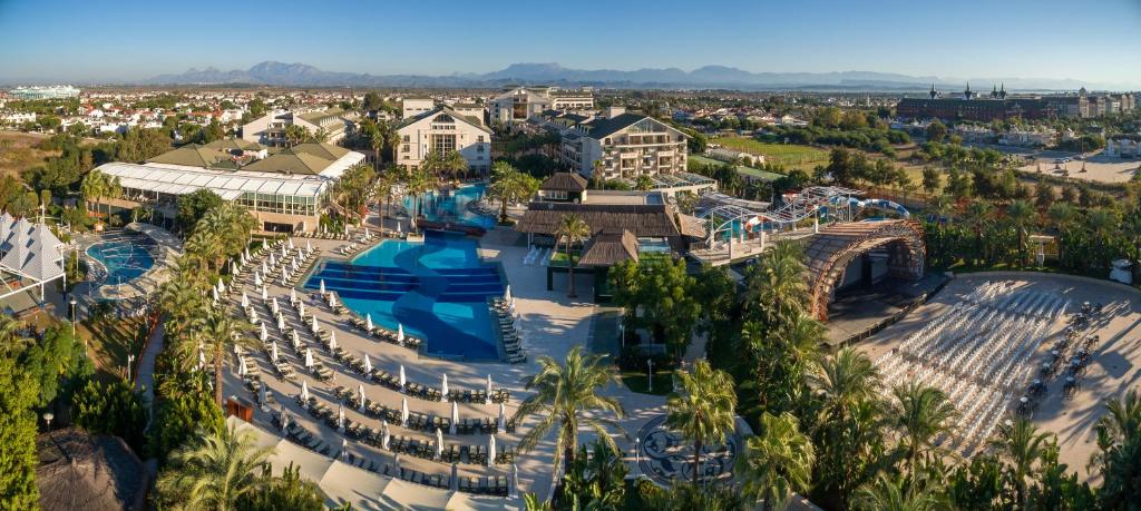 Dobedan Exclusive Hotel & Spa ''Ex Brand Alva Donna Exclusive Hotel & Spa'' — Swimming pool in Boğazkent