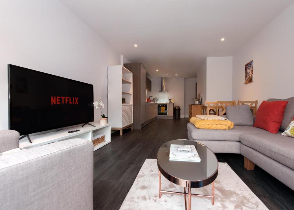 Gorgeous Spacious 2 Bed 2 Bath Apartment photo