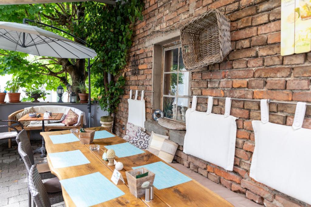 Hotel Restaurant Gruner Baum und Altes Tor photo
