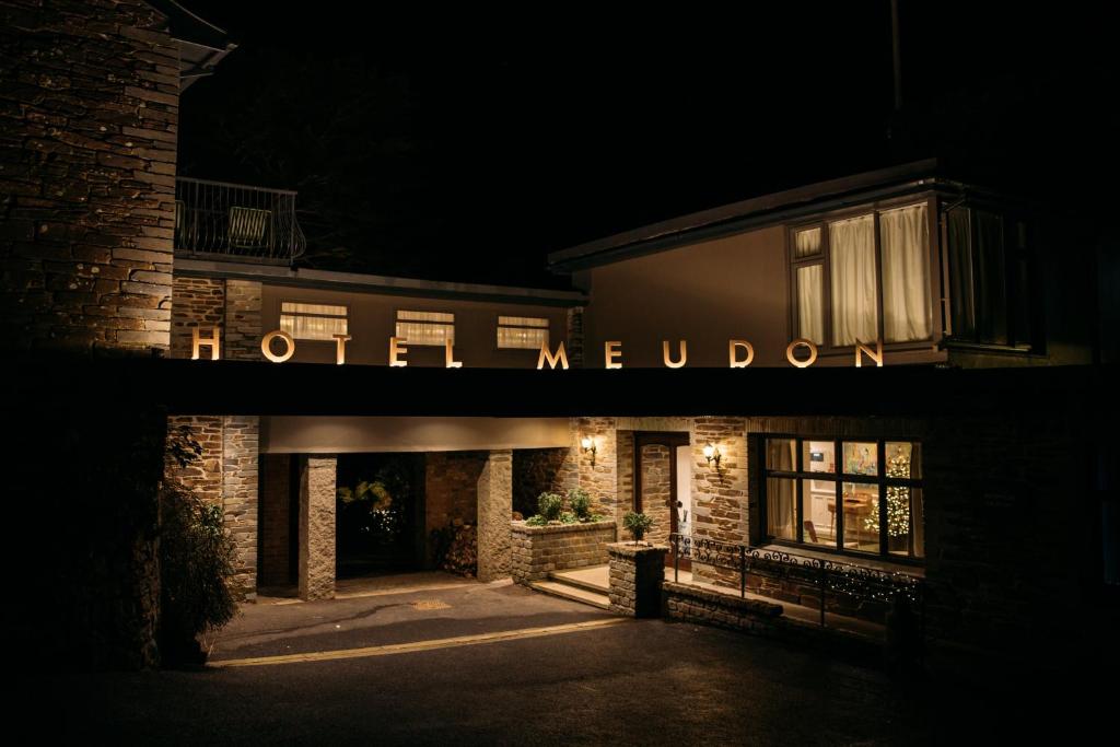 2. Hotel Me..