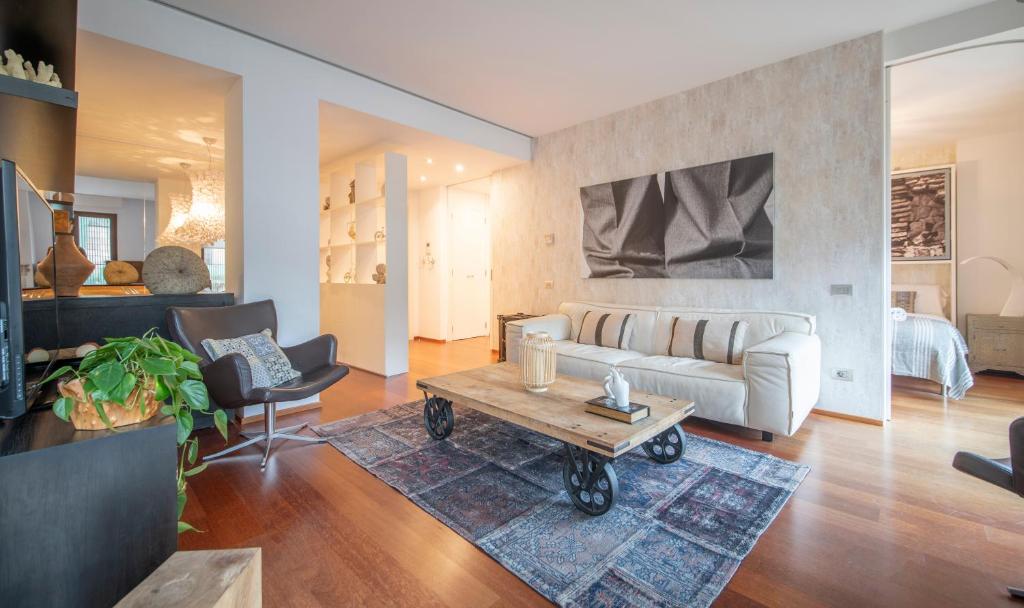Barcelona You-Stylish-City-Centre-Apartments interior