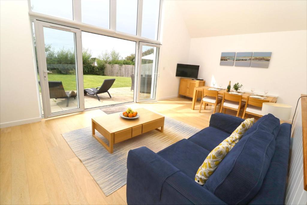Modern 3 bed with garden, pet friendly and optional HOT TUB, short drive to Woolacombe - Skylark