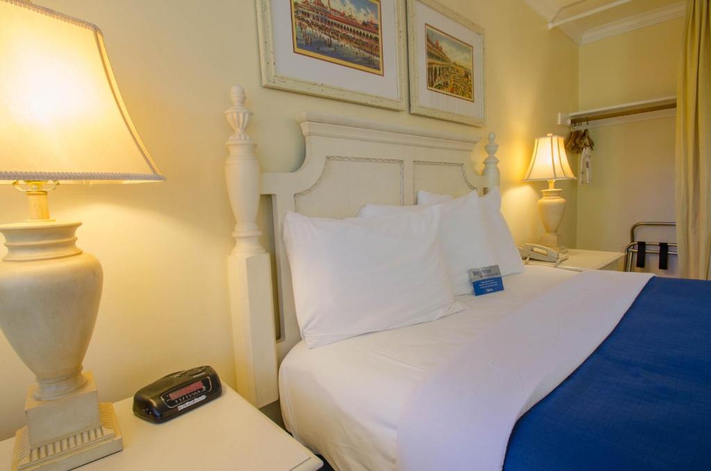 Continental Inn Photo 13