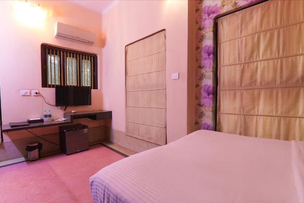 Hotel East View photo