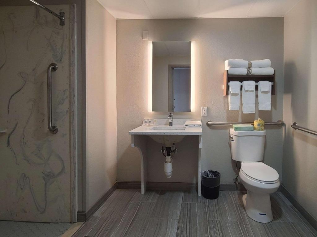 Comfort Inn Boston Milford photo