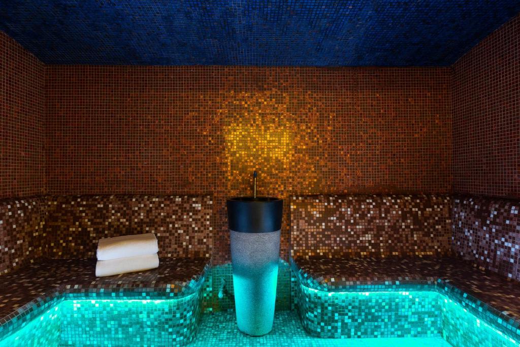 Steamroom
