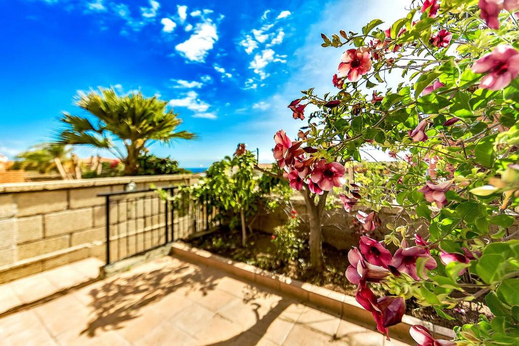 Townhouse in Joyas Del Duque - 1