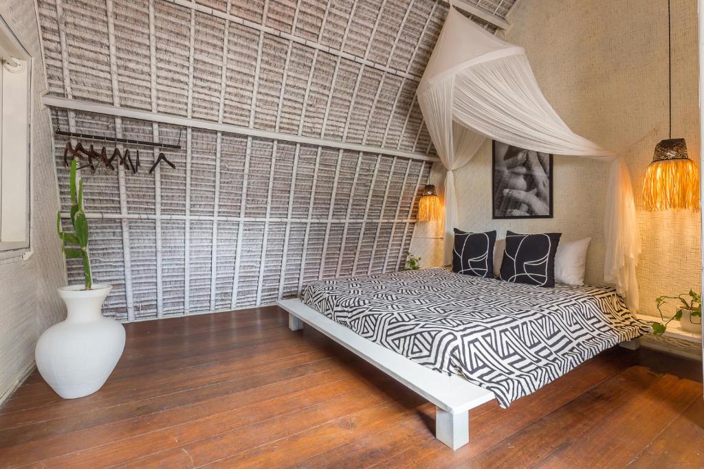 Eco Bamboo Bungalow 3 photo