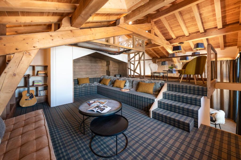 Shared lounge/TV area