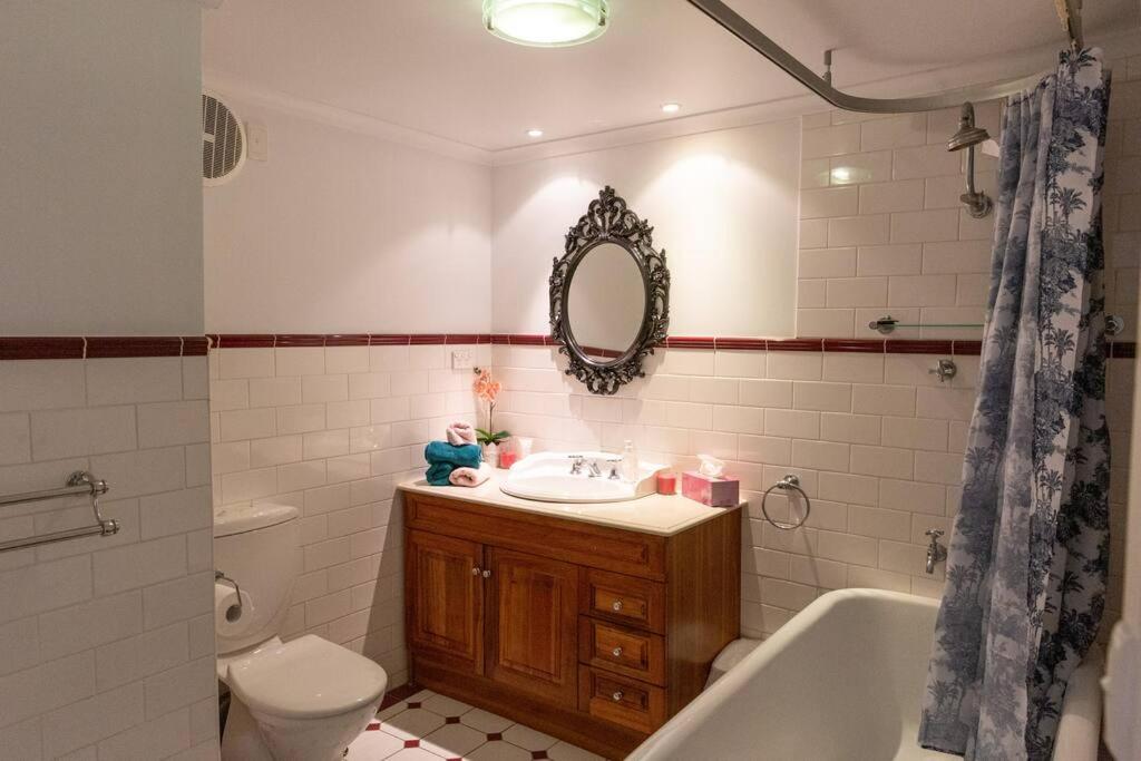 Glenfern English Cottage, historic and elegant, individual Self-Contained Apartment plus breakfast photo