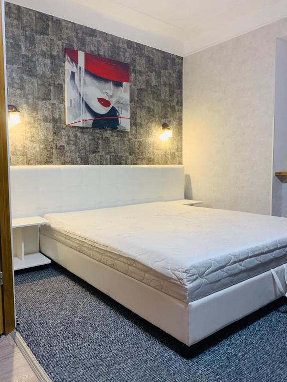 Apartment on staroyevreyska near square, Lvov