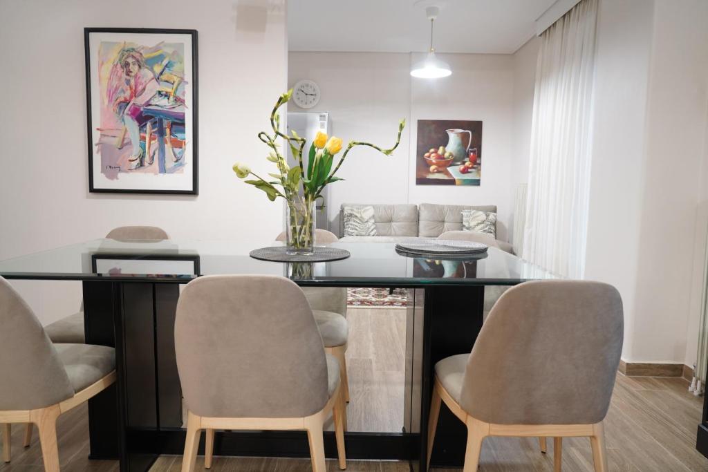 Larissa Downtown Apartment With Parking 전경