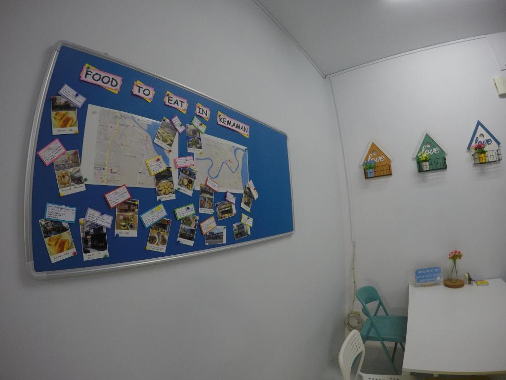 Shared lounge/TV area