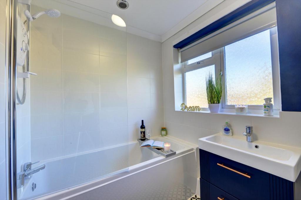 Inspire Homes 2-Bed Sleeps 5 near Leamington & M40 photo