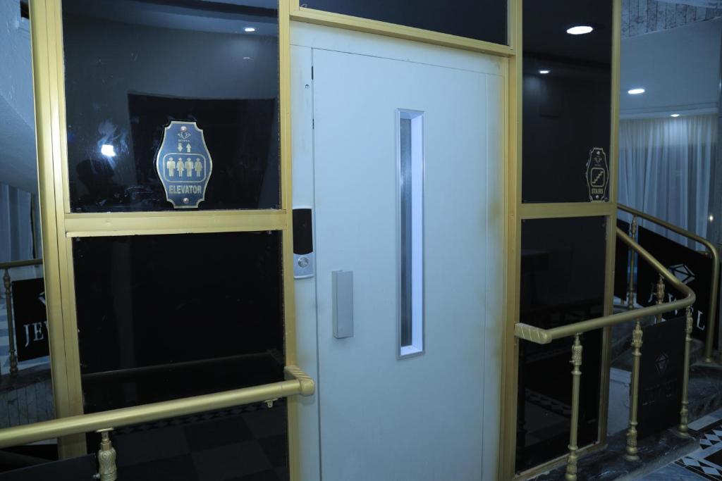 Jewel Fayed Hotel photo