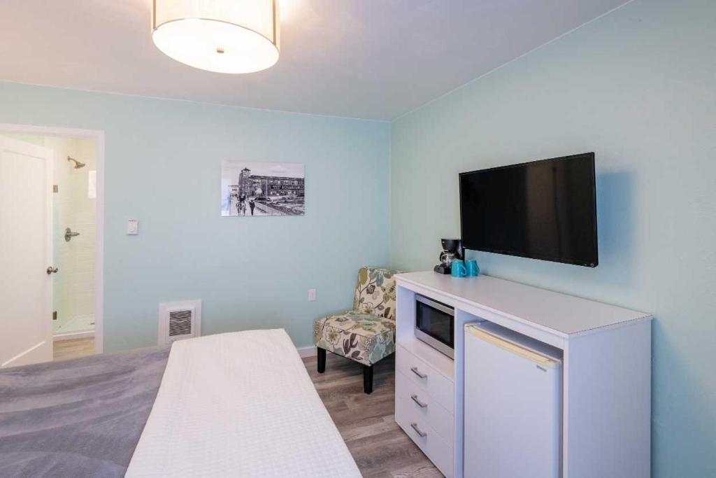 Beachside Inn photo