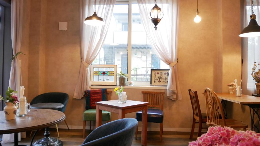 7 Rooms Hotel & Cafe - 30mins from Disneyland, Tokyo