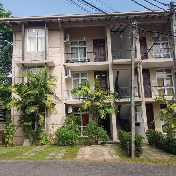 Lovely 3-bedroom condo with pool photo