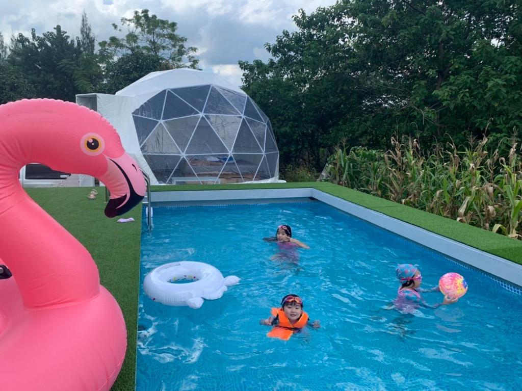 Sleepy Lagoon, Mu Si