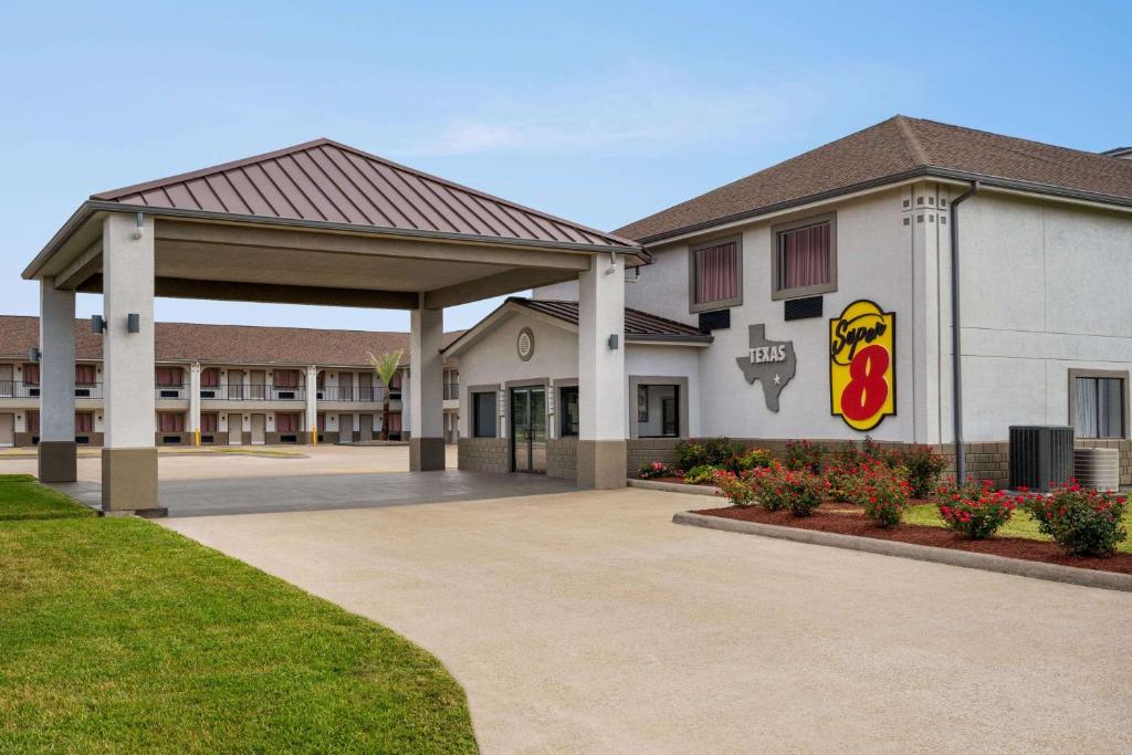 Super 8 By Wyndham Houston/Dtwn/I-610 photo