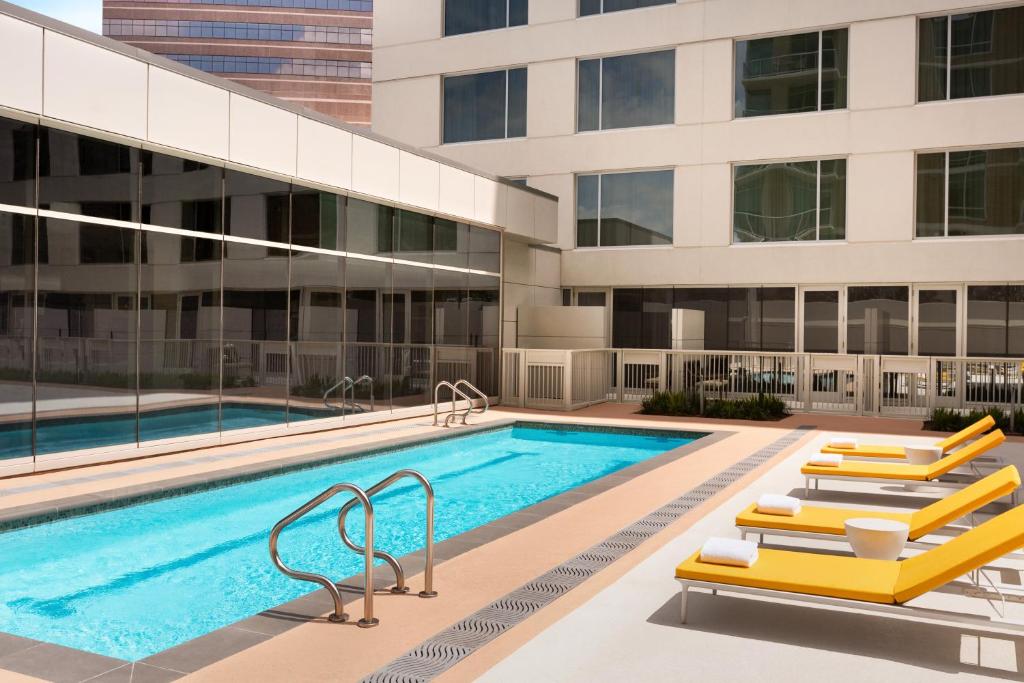 อินเตอร์คอนติเนนตัล ฮิวสตัน บาย ไอเอชจี (InterContinental Houston By IHG)