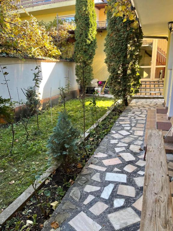 Casa Floraly — Hotel in Brasov