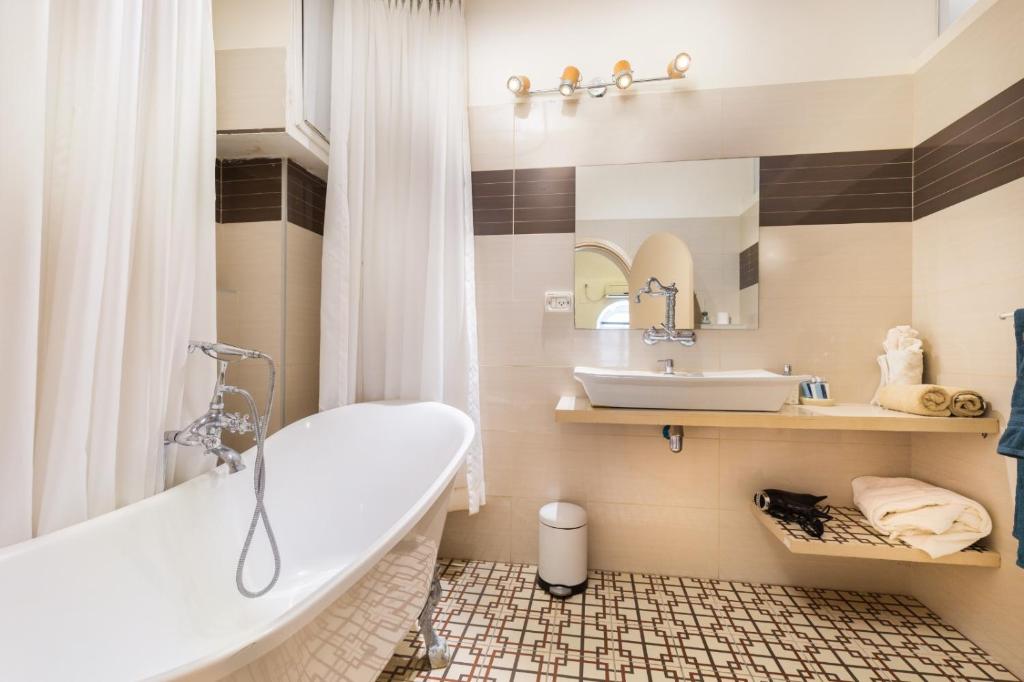 Private House 5 BDR In Mamilla up to 12 People 전경